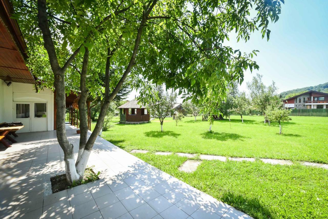 Villa Bravo Breaza Exterior photo